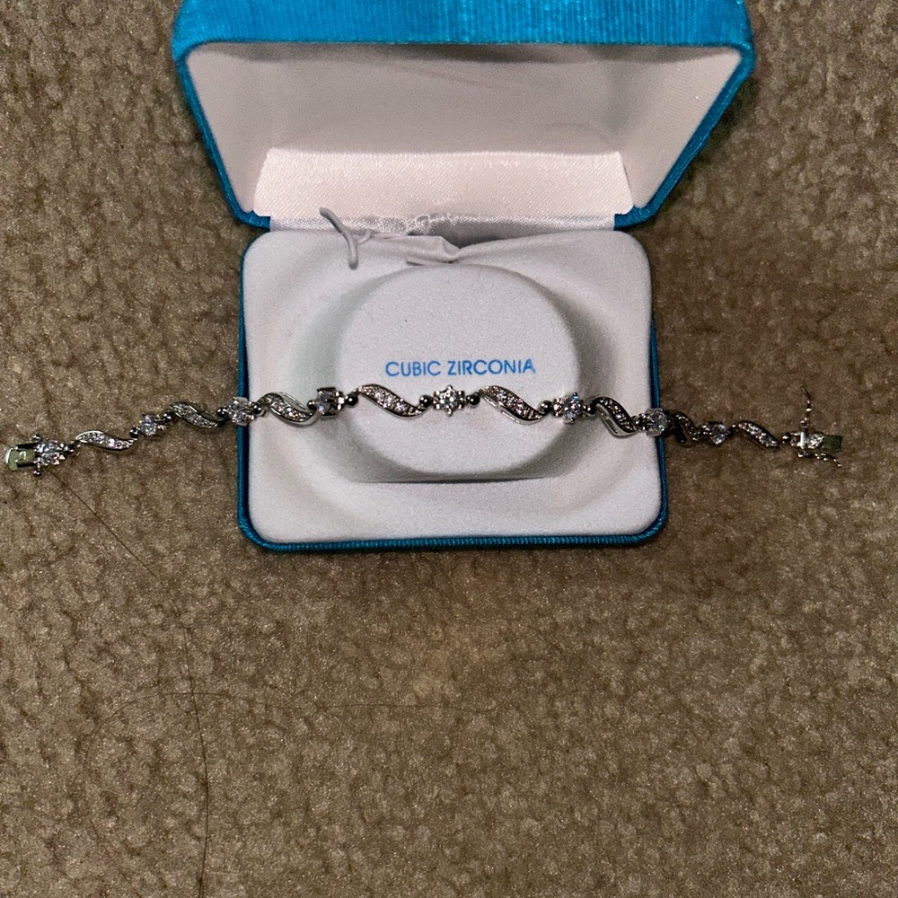 Elegant Silver Cubic Zirconia Bracelet